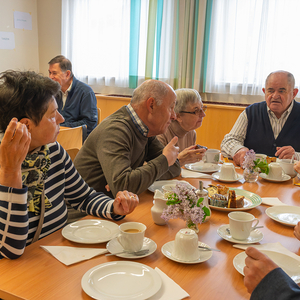 Jungscharkinder und deren Eltern luden zum Pfarrkaffee