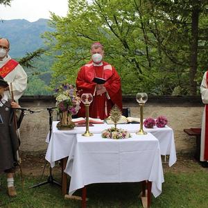 Der Gottesdienst beginnt mit dem Begrüßungsgedicht.