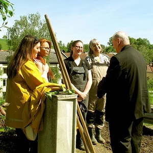 Diözesanbischof Ludwig Schwarz zu Besuch im Jugendprojekt