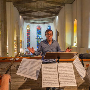 Der Kirchenchor unter der Leitung von Josef Gasser umrahmt den Pfingstgottesdienst musikalisch mit der Piccloomini-Messe von W.A. Mozart