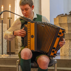 Familie Renhardt umrahmte den Gottesdienst musikalisch.