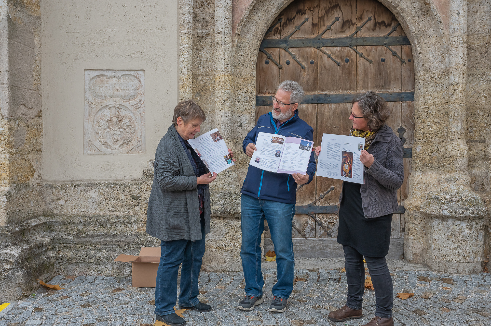 Erstmals gemeinsamer Pfarrbrief der Pfarre Kirchdorf an der Krems mit Kaplanei InzersdorfBild vlnr: Michaela Haijes-Kemetmüller, Redaktionsleiterin, Josef Ottendorfer - Initiator aus Inzersdorf, Susanne Lammer, Pastoralassistentin