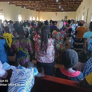 gemeinsames Feiern beim Wortgottesdienst in Awali