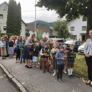 Die Kinder haben Ernteschalen in der VS gebastelt.