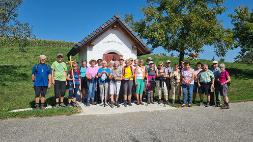 vor der neuen Grundbirner Kapelle