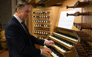 Weltstar Ben van Oosten an der Rudigierorgel