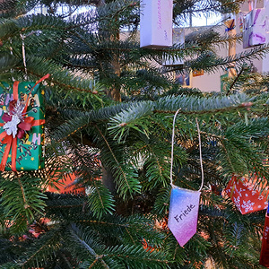 Wünsche der Kinder am Christbaum