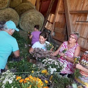 Kräuterbüschel binden 14. 08. 2023