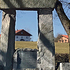 Das Denkmal an der historischen Gerichtsstätte der Herrschaft Frankenburg am Haushamerfeld.