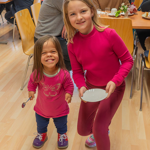 Jungscharkinder und deren Eltern luden zum Pfarrkaffee