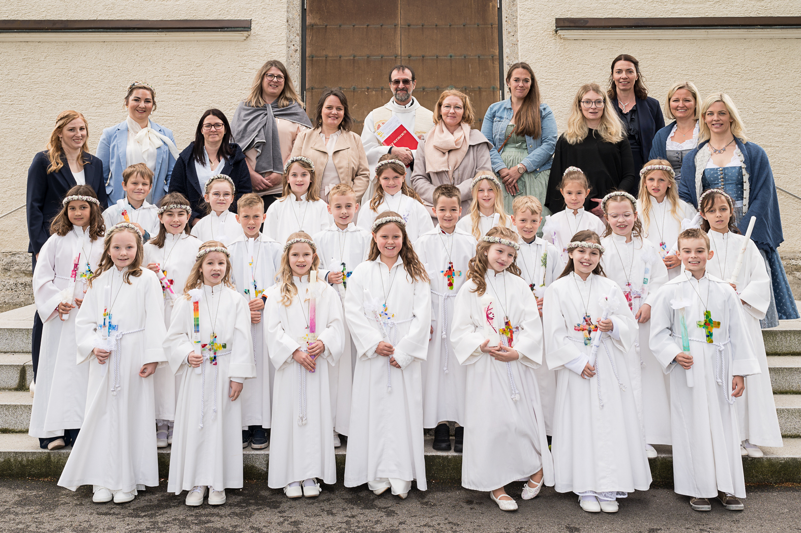 Wir leben unter Gottes Regenbogen – Erstkommunion 2025 / Christine Maringer-Noesterer, CHRISTINE MARINGER-NOESTERER Wir leben unter Gottes Regenbogen – Erstkommunion 2025