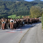 Musikverein beim Einzug in die Kirche