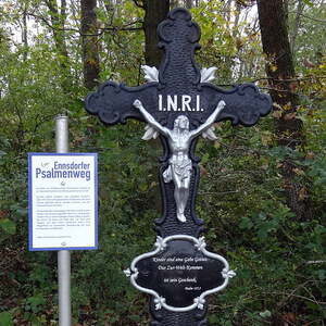 12. Grabkreuz am Psalmenweg