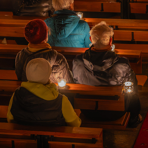 Rorate ist ein stimmungsvoller Gottesdienst im Advent, er wird noch vor Sonnenaufgang bei Kerzenlicht gefeiert. In der Pfarre Kirchdorf an der Krems findet dieser an den Adventsamstagen um 6 Uhr früh statt, anschließend gibt es ein kleines Stehfrühst