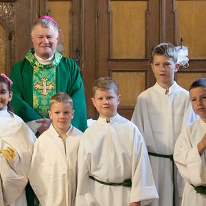 Bischof Manfred Scheuer feiert Sonntagsmesse in der Stadtpfarrkirche St. Stephan