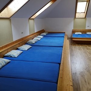 18-Bett-Zimmer