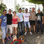 Davood, Gabi, Maria, Ammar, Ali, Franz (Leo) und Hoseyn. Herzlichen Dank auch an Franz und Maria Pichlmann (Ennser), die ihre Birken zur Kirche geliefert haben!