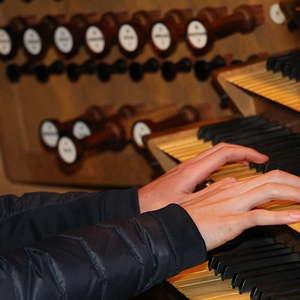 Tanzende Finger auf der Orgel...