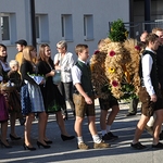 Die Landjugend beim Einzug in die Kirche