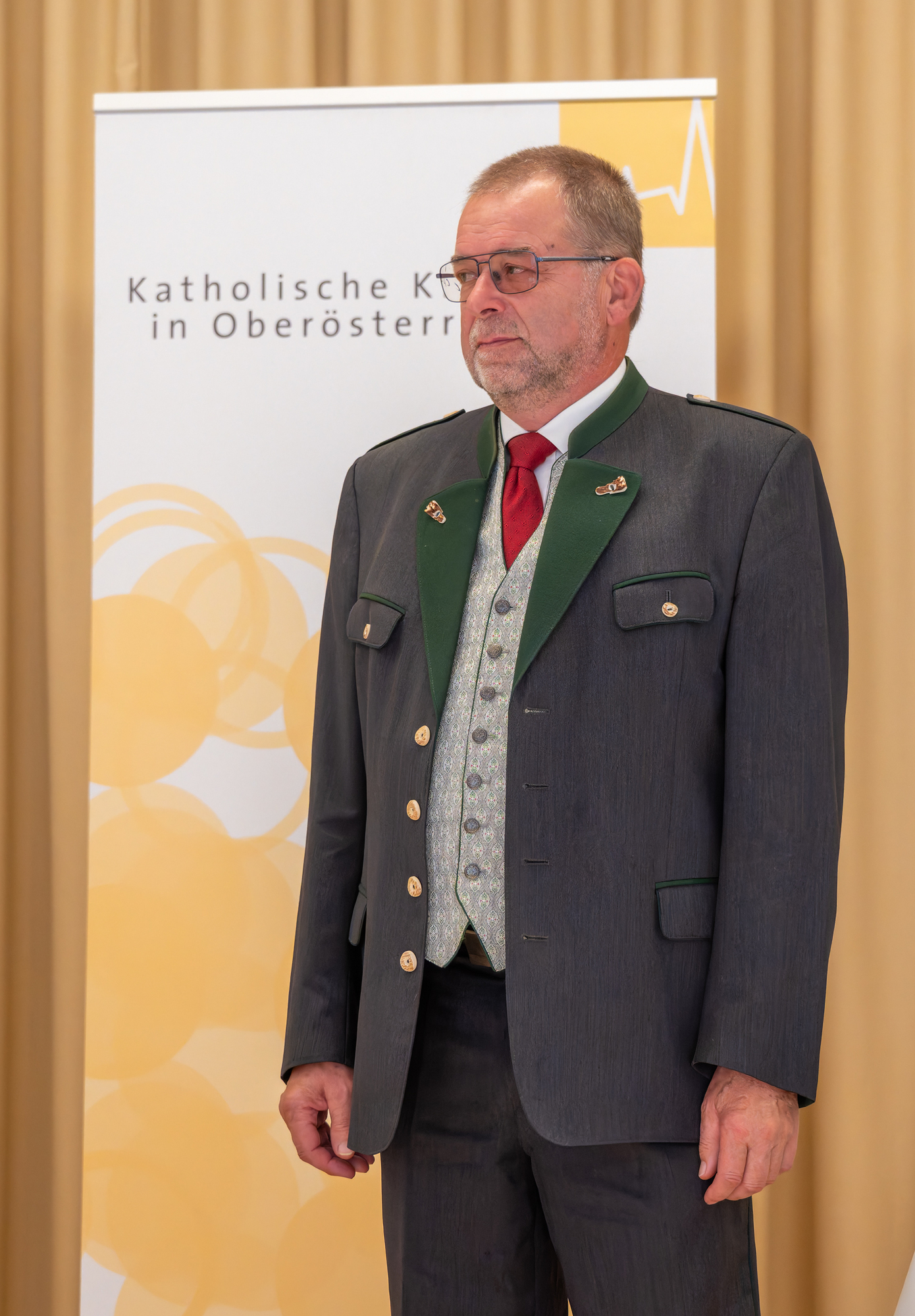 Am 26. September 2024 überreichte Diözesanbischof Manfred Scheuer im Linzer Priesterseminar an engagierte Christ:innen die Florian-Medaille und die Severin-Medaille. Diese diözesanen Ehrenzeichen sind ein Zeichen des Dankes und der Anerkennung für la