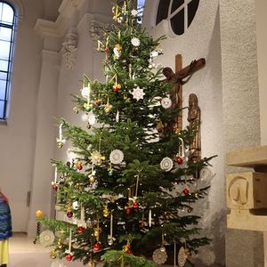 Weihnachtsschmuck in St. Quirinus