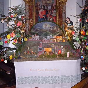 Weihnachtsschmuck in der Pfarrkirche