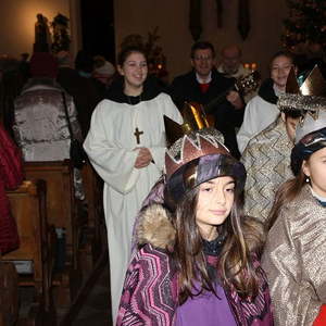 St. Quirinus und die Sternsinger während der Messe