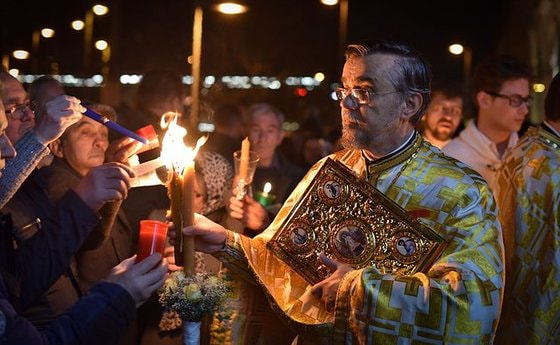 Osterliturgie der Rumänisch-orthodoxen Kirche mit Pfarrer Dr. Nicolae Dura / © Eugen Popa Osterliturgie der Rumänisch-orthodoxen Kirche mit Pfarrer Dr. Nicolae Dura