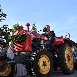 Franz Schneider mit Erntewagen