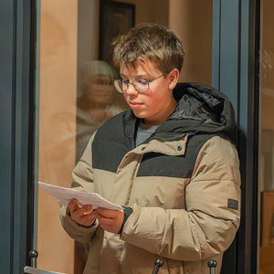 Lebendiger Adventkalender der Pfarre Kirchdorf an der Krems. Adventliche Besinnung - beten, singen und feiern. Anschließend gemeinsam bei Tee wärmen und reden.Bild: Lebendiger Adventkalender bei Familie Holzer-Colin