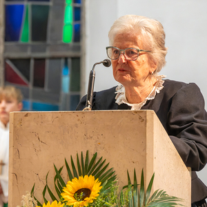 Frauen der Trachtengruppe übernahmen den Lektorendienst beim Gottesdienst