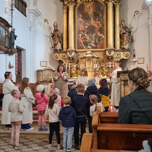 Martha Gebet mit den Kleinkindern