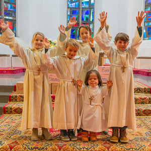 Am Christkönigs-Sonntag wurden in der Pfarrkirche Kirchdorf an der Krems beim Sonntagsgottesdienst neue MinistrantInnen aufgenommen