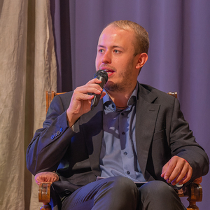 Dankefest im Pfarrsaal Kirchdorf an der Krems, Bild: Jakob Haijes, Pfarrgemeinderatsobmann bei der Moderation des Gesprächs