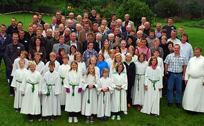 Die ehemaligen und aktiven Ministranten von St. Johann