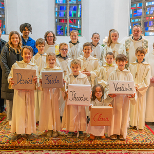 Am Christkönigs-Sonntag wurden in der Pfarrkirche Kirchdorf an der Krems beim Sonntagsgottesdienst neue MinistrantInnen aufgenommen