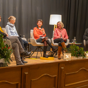 Visitation Dekanat WindischgarstenSuperintendent Gerold Lehner, Doris Helmberger-Fleckl, SR Teresa Hieslmayr, Moderatorin Renata Schmidtkunz, Brigitte Gruber-Aichberger, Bischof Manfred Scheuer