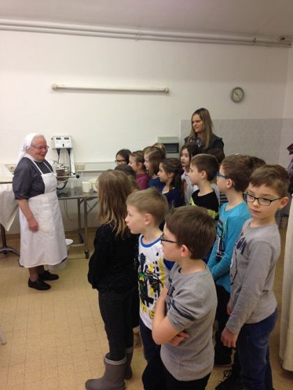 Erstkommunionkinder Hostienbäckerei