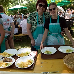 Viele Helfer:innen am Pfarrfest