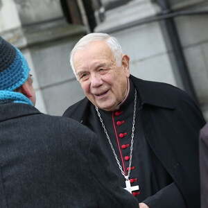 Gratulation zum 85. Geburtstag von Bischof em. Maximilian Aichern auf dem Linzer Domplatz