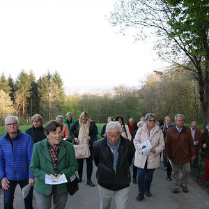 St. Quirinus geht den Kreuzweg auf den Pöstlingberg