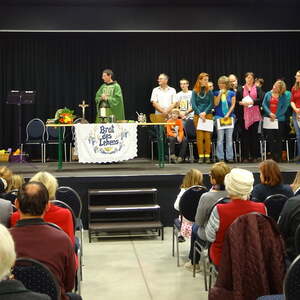 Anton Prinz ladet zur Wanderung ein am Ende der Messe