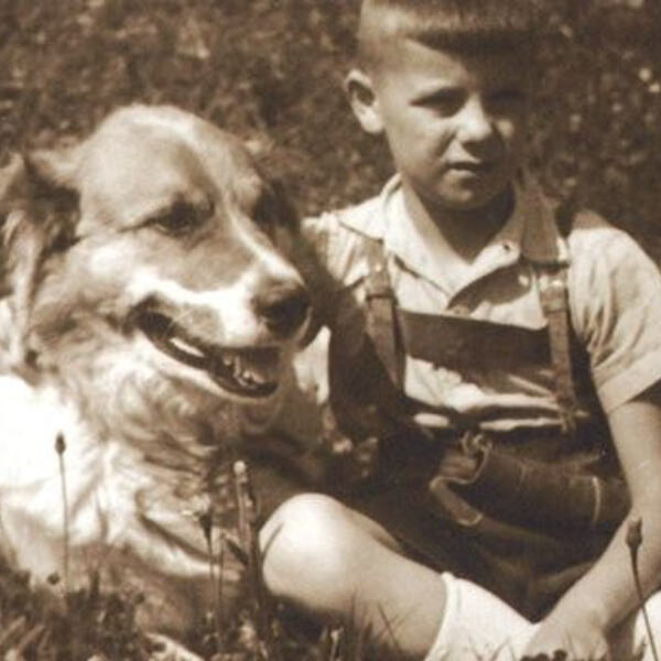 Maximilian Aichern mit Hund Sultan in Kärnten