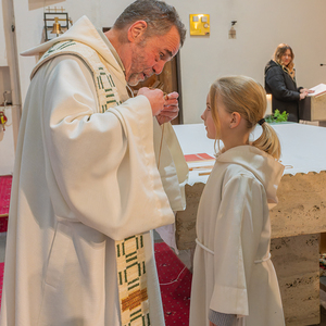 Am Christkönigs-Sonntag wurden in der Pfarrkirche Kirchdorf an der Krems beim Sonntagsgottesdienst neue MinistrantInnen aufgenommen