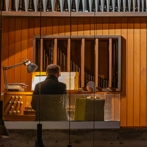 Festgottesdienst, musikalische Umrahmung durch Kirchenchor und Orchester, Organist Christoph Radinger