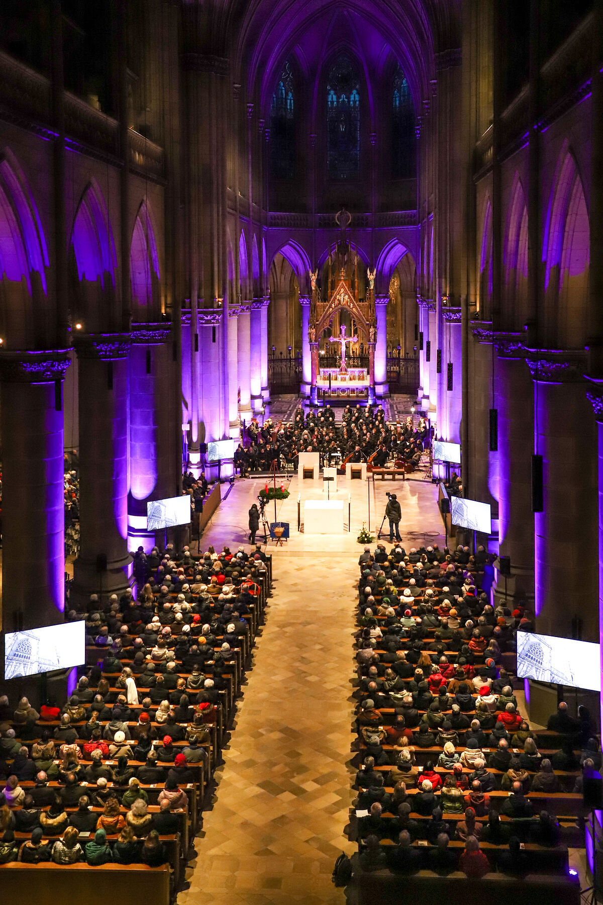 Mit einer Feier und der Aufführung des Te Deum von Anton Bruckner ließ der Mariendom am 8. Dezember 2024 sein 100-jähriges Weihejubiläum ausklingen.