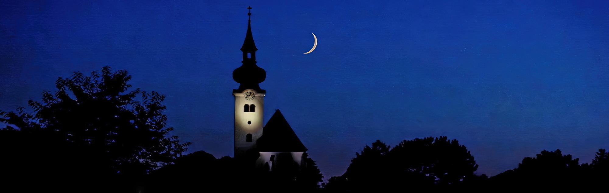 Kirche Schörfling bei Mondnacht