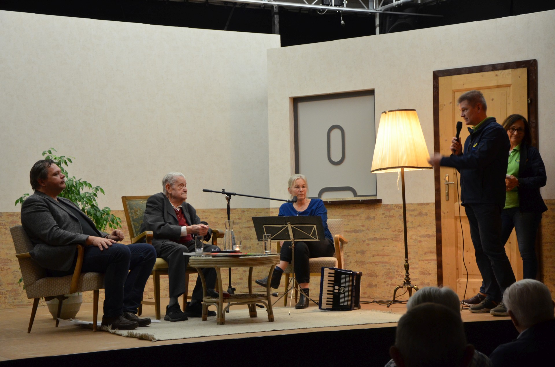 „Wehret den Anfängen“ - Die Vergangenheit als Lehrmeister / fhuemer /kbwottnang