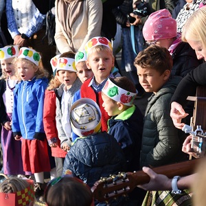 Apfel-Lied der Kinder des Kindergartens