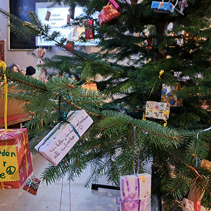 Wünsche der Kinder am Christbaum